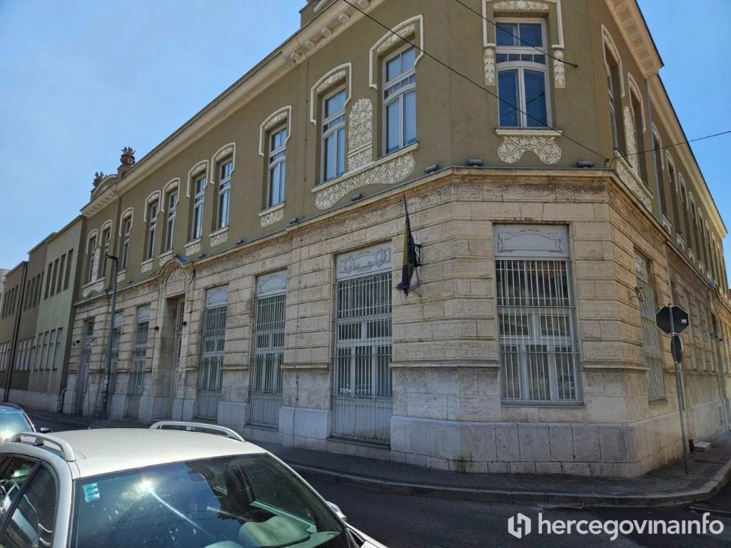 Detalji ranjavanja u Općinskom sudu: Dvadesetjednogodišnji sudski policajac završio u SKB-u Mostar s teškim ozljedama